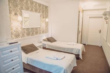 Dom Goscinny Bialy Dworek