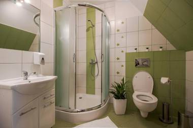 WILLA SZMARAGD - Realizujemy Bony Turystyczne - Śniadania - Zniżki na Termy - Sauna - Bilard - Stoki Narciarskie