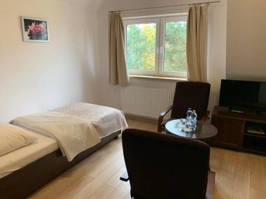 GOŚCINIEC NAD NARWIĄ - Airport Modlin