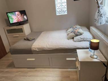 Domek nad jeziorem w Puszczy Zielonka