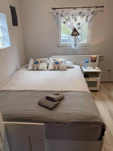 Domek nad jeziorem w Puszczy Zielonka