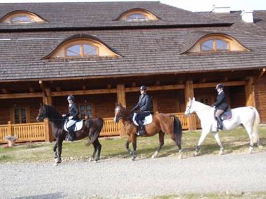 Karczma Regionalna Hotel GOŚCINNA CHATA