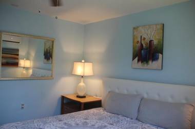 CHIC 3BR Sleeps up to 14 Guests Near Bacardi House