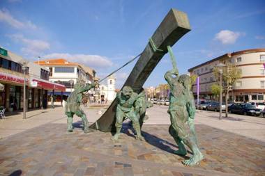 2 bedrooms house with sea view enclosed garden and wifi at Marinhas