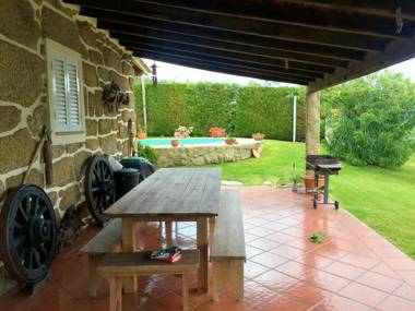 4 bedrooms villa with private pool enclosed garden and wifi at Penafiel