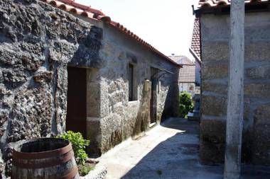 4 bedrooms house with furnished terrace and wifi at Nogueira