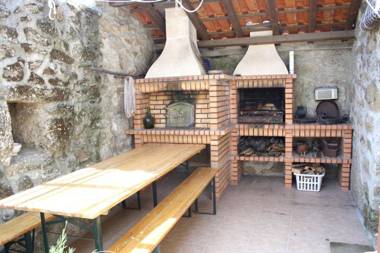 4 bedrooms house with furnished terrace and wifi at Nogueira