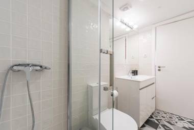 LovelyStay-Modern Loft City Center