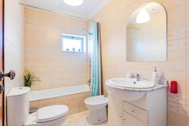 Stunning view of Douro River and D. Luis I Bridge