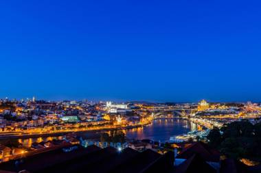 Stunning view of Douro River and D. Luis I Bridge
