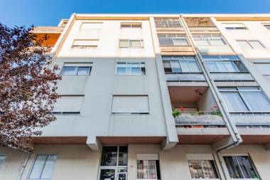 Stunning view of Douro River and D. Luis I Bridge
