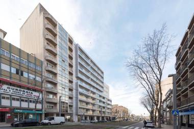 LovelyStay - 1BR Flat with Stunning Views over Porto