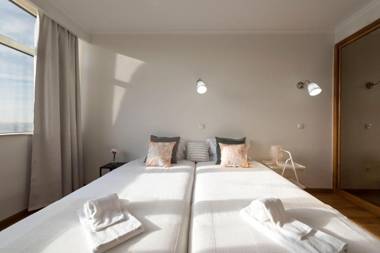 LovelyStay - 1BR Flat with Stunning Views over Porto