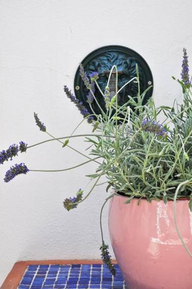 LovelyStay - Casa Salto - Charming Townhouse with Large Terrace