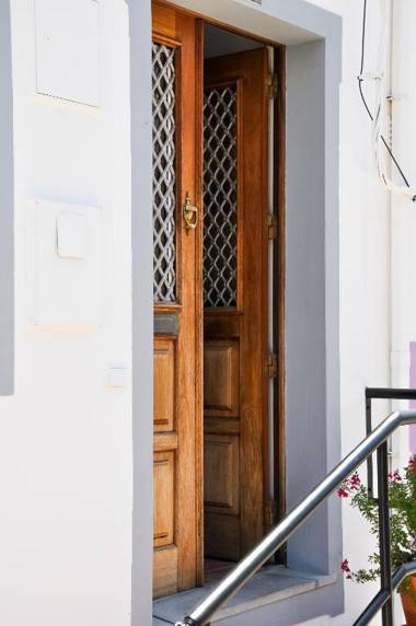 LovelyStay - Casa Salto - Charming Townhouse with Large Terrace