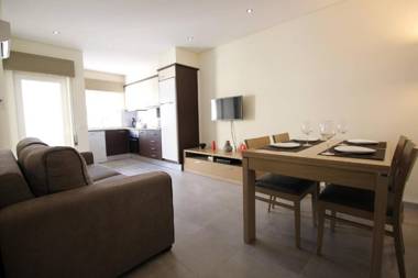 Appt The Feet In The Water - 100m From The Beach