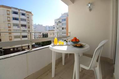 Appt The Feet In The Water - 100m From The Beach