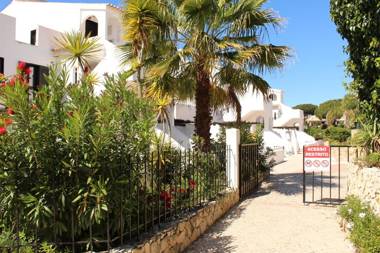 Apartamentos Honorio - Pool and Garden