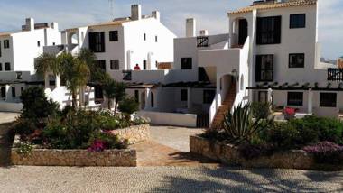 Apartamentos Honorio - Pool and Garden