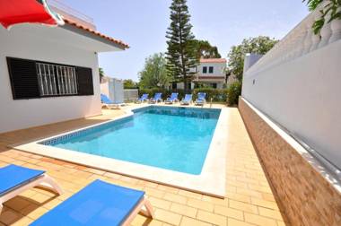 Spacious 4 bedroom villa located in its own grounds with private pool and Bbq..