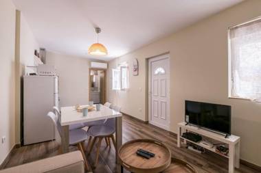 LovelyStay - Sweet Escape II - Backyard