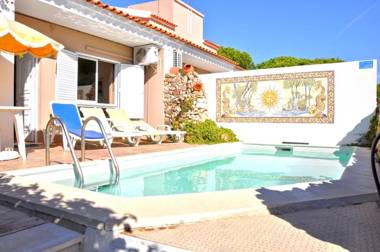 A modern comfortable and well equipped linked villa with private pool and A/c