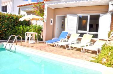 A modern comfortable and well equipped linked villa with private pool and A/c
