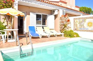 A modern comfortable and well equipped linked villa with private pool and A/c