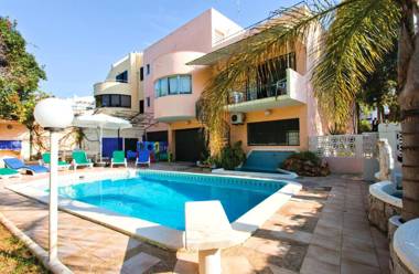 Walking Distance to the Centre - Snooker Table - Private pool - 5 bedrooms