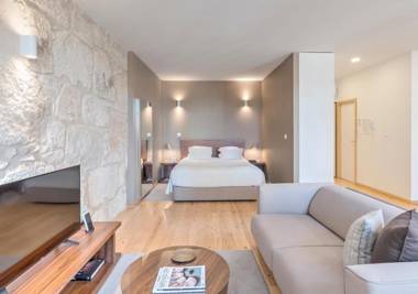 Oporto Street Sá de Noronha - Only Adults