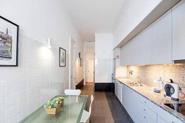 LovelyStay - Aurora Heights Apartment