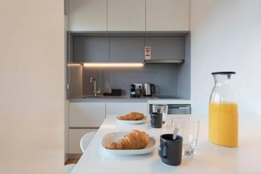 LovelyStay - Gorgeous Modern Flat w/ Balcony