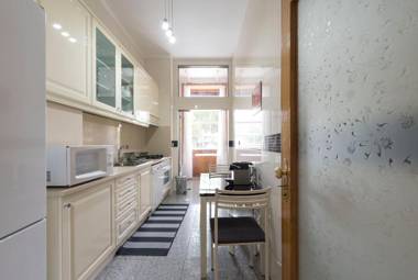 LovelyStay - The Porto Getaway w/ Free Parking