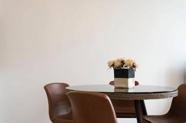 LovelyStay - Central Flat w/ AC & Balcony