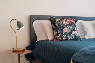 LovelyStay - Homey Feeling Flat w/ Free Parking