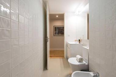 LovelyStay - Porto Peaceful Living W/ Backyard