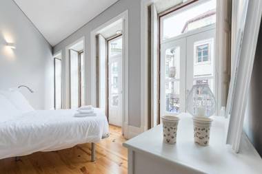 LovelyStay - Porto Windows with AC by central station