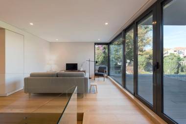 LovelyStay - Primrose 2BR Flat with Free Parking AC and Balcony