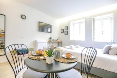 LovelyStay - Taipas Studio with AC