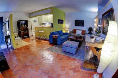 Old Mansion located by the Douro river