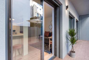 GuestReady - Three Mirrors