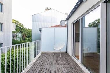 LovelyStay - Cozy 1BR in Santa Catarina w/ Balcony