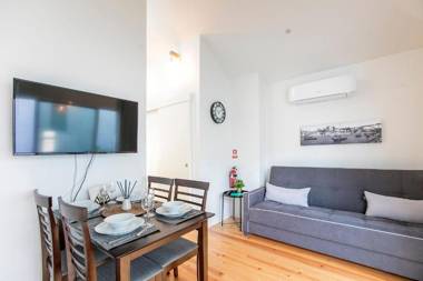 LovelyStay - Cozy 1BR in Santa Catarina w/ Balcony