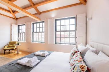Newly Renovated Cozy Central Loft w/ AC by LovelyStay