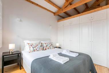 Newly Renovated Cozy Central Loft w/ AC by LovelyStay