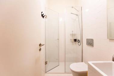 Bakers Square Studio w/ AC by LovelyStay