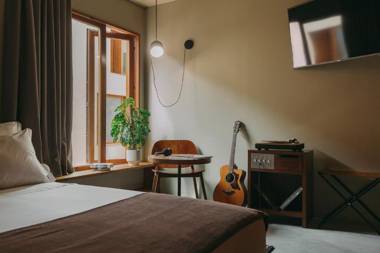 Mouco Hotel - Stay Listen & Play