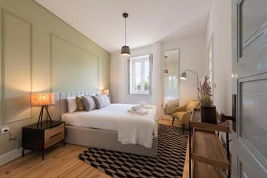 Doura Central w/ AC & Balcony by LovelyStay