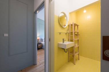 Doura Central w/ AC & Balcony by LovelyStay