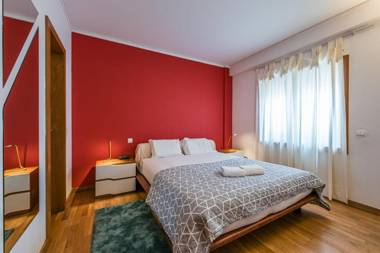 GuestReady - Into the Blue